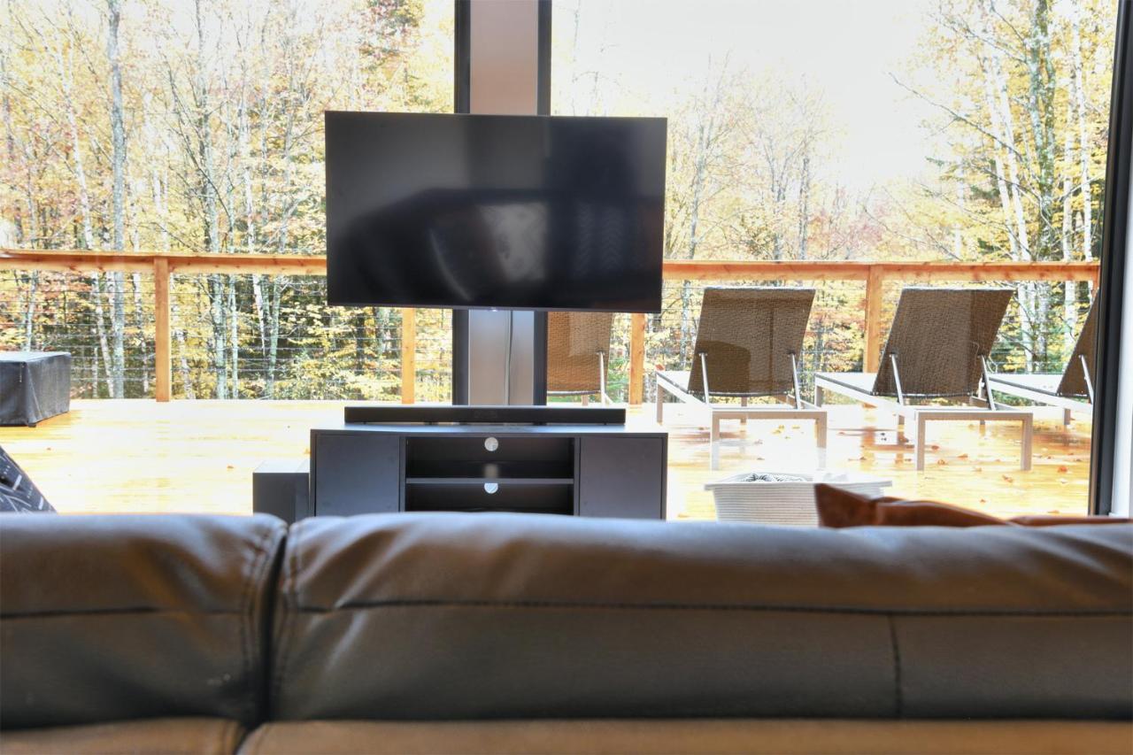 Kallm-Mont-Tremblant Chalet With Hot Tub, Pond & Beach On Private 7Acre Estate Lac-Superieur 外观 照片