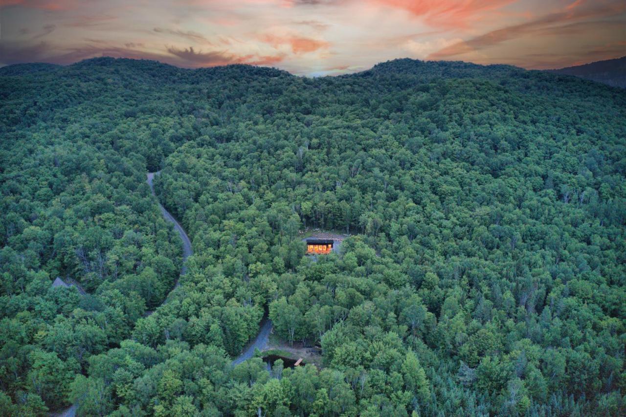 Kallm-Mont-Tremblant Chalet With Hot Tub, Pond & Beach On Private 7Acre Estate Lac-Superieur 外观 照片