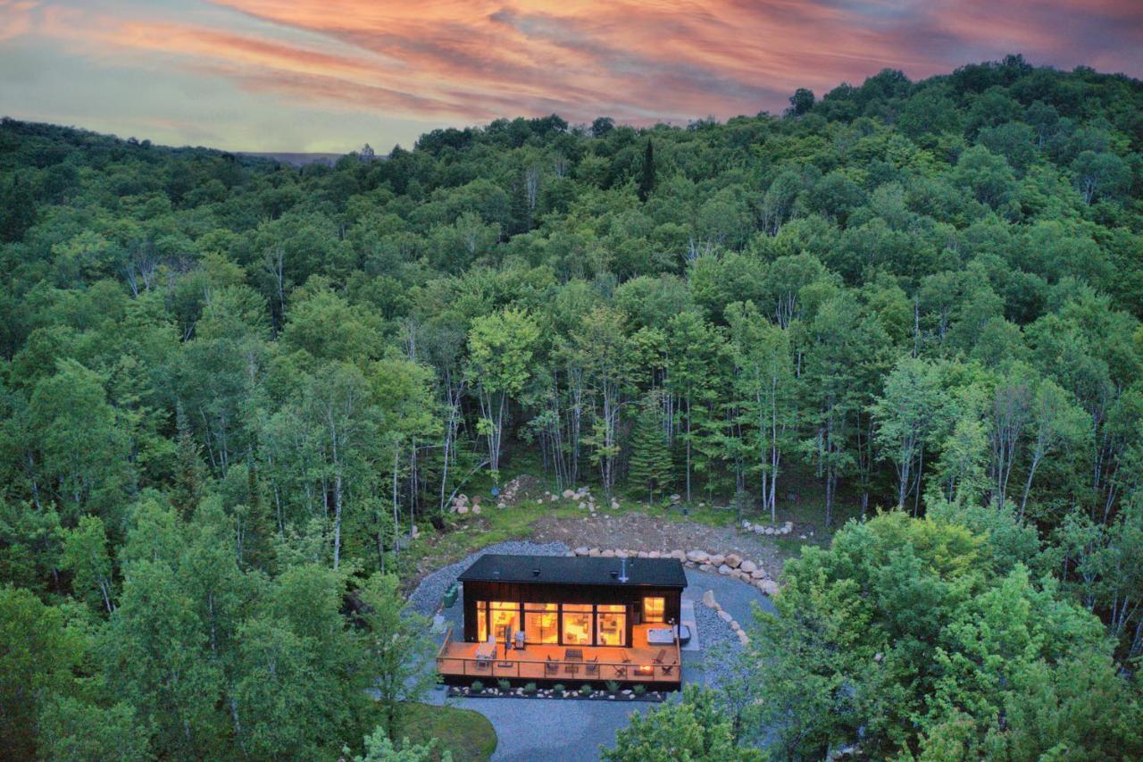 Kallm-Mont-Tremblant Chalet With Hot Tub, Pond & Beach On Private 7Acre Estate Lac-Superieur 外观 照片